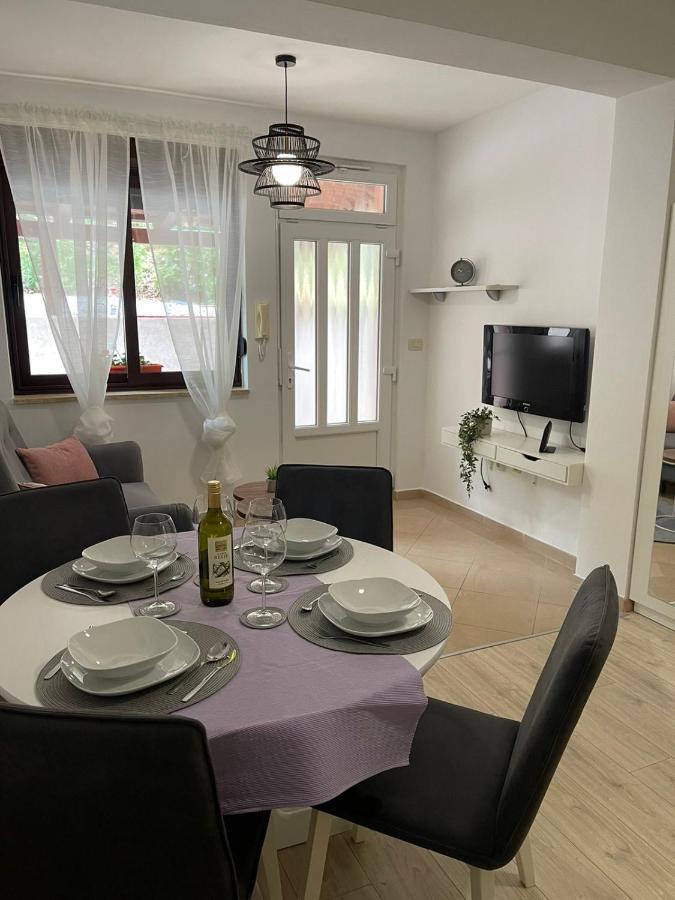 Apartments Lovro ロヴラン エクステリア 写真